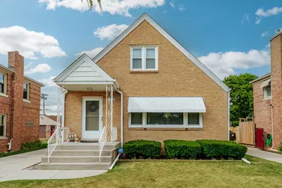 2408  Mitchell St, Racine, WI 53403 - Photo 4
