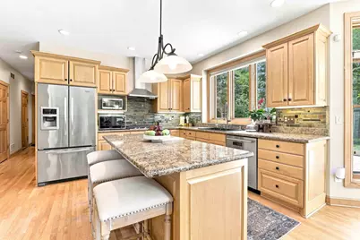 10105 N Parkside Ct, Mequon, WI 53092 - Photo 12