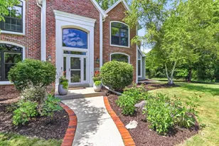 10105 N Parkside Ct, Mequon, WI 53092 - Photo 2