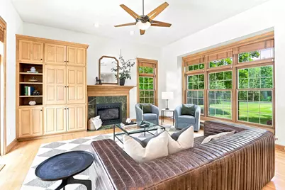 10105 N Parkside Ct, Mequon, WI 53092 - Photo 6