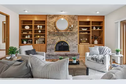 10531 N Haddonstone Pl, Mequon, WI 53092 - Photo 2