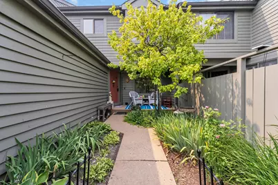 900  Shoreline Rd #927, Barrington, IL 60010 - Photo 2