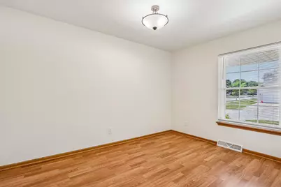 2301  Linda Ct, Waukesha, WI 53188 - Photo 18