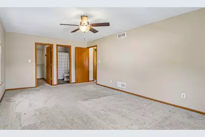 2301  Linda Ct, Waukesha, WI 53188 - Photo 24