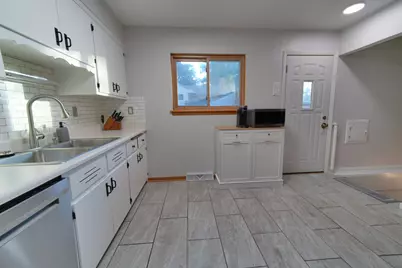 8189 N 54th St, Brown Deer, WI 53223 - Photo 10