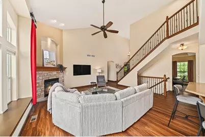 W197N5635  Powell Dr, Menomonee Falls, WI 53051 - Photo 8