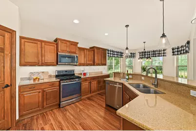 W197N5635  Powell Dr, Menomonee Falls, WI 53051 - Photo 14