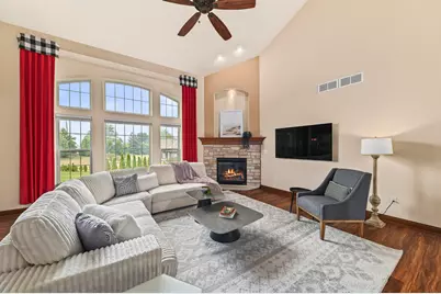 W197N5635  Powell Dr, Menomonee Falls, WI 53051 - Photo 6