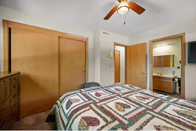 4880 S 37th St, Greenfield, WI 53221 - Photo 14
