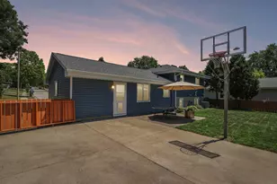 222 Millwood Ln, Waukesha, WI 53188 - Photo 2