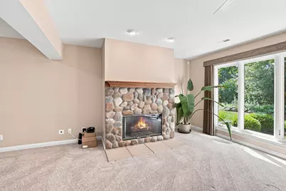 303  Parkview Ct, Hartland, WI 53029 - Photo 24
