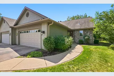 303  Parkview Ct, Hartland, WI 53029 - Photo 1