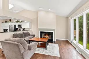 303 Parkview Ct, Hartland, WI 53029 - Photo 6