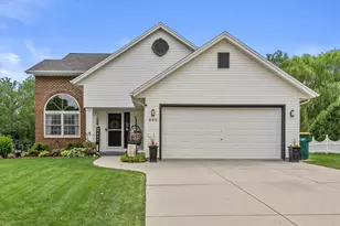 905 E Twin Oaks Dr, Oak Creek, WI 53154 - Photo 1