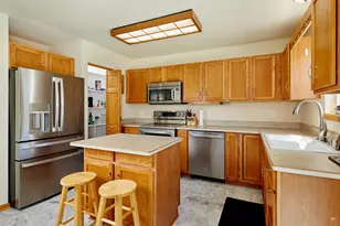 N166W21071 Parkway Dr, Jackson, WI 53037 - Photo 16