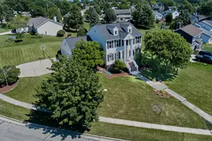 N166W21071 Parkway Dr, Jackson, WI 53037 - Photo 4