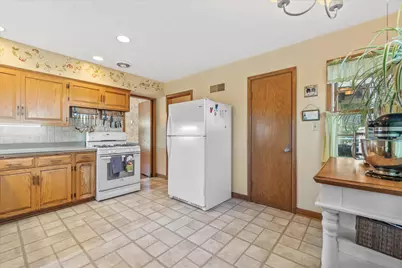 3376 S 44th St, Greenfield, WI 53219 - Photo 18