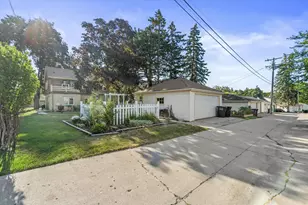 3376 S 44th St, Greenfield, WI 53219 - Photo 8