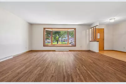 7557  Chapel Hill Ct, Franklin, WI 53132 - Photo 10