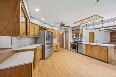 7557  Chapel Hill Ct, Franklin, WI 53132 - Photo 18
