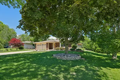 7557  Chapel Hill Ct, Franklin, WI 53132 - Photo 6