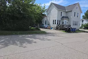 1654 St Clair St, Racine, WI 53402 - Photo 4