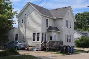 1654 St Clair St, Racine, WI 53402 - Photo 2