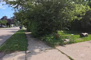 1654 St Clair St, Racine, WI 53402 - Photo 6