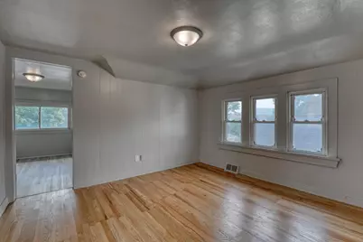 2213 S 74th St, West Allis, WI 53219 - Photo 10