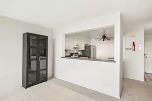 2525 S Shore Dr, Milwaukee, WI 53207 - Photo 36