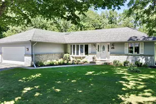 118 Hillview Rd, Delavan, WI 53191 - Photo 2