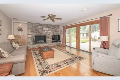 3303 S 123rd St, West Allis, WI 53227 - Photo 4