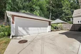 6639 Hillside Ln, Wauwatosa, WI 53213 - Photo 36