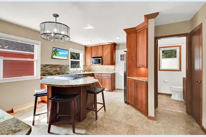 6639  Hillside Ln #6641, Wauwatosa, WI 53213 - Photo 8