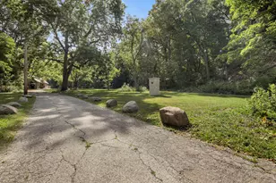6639 Hillside Ln, Wauwatosa, WI 53213 - Photo 40