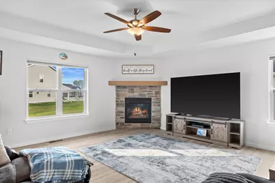 205  Mary Belle Ln, Beaver Dam, WI 53916 - Photo 10