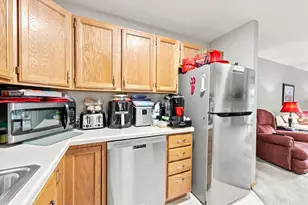 140 W Commerce Blvd, Slinger, WI 53086 - Photo 8