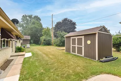 6843 N Park Manor Dr, Milwaukee, WI 53224 - Photo 28