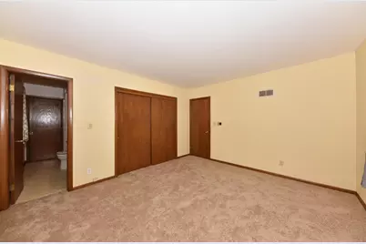6843 N Park Manor Dr, Milwaukee, WI 53224 - Photo 14