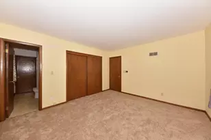 6843 N Park Manor Dr, Milwaukee, WI 53224 - Photo 14