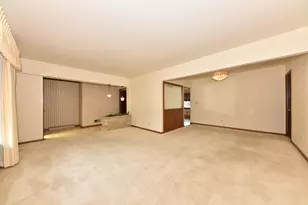6843 N Park Manor Dr, Milwaukee, WI 53224 - Photo 8