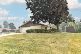 6843 N Park Manor Dr, Milwaukee, WI 53224 - Photo 4