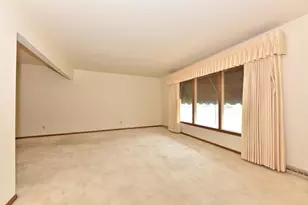 6843 N Park Manor Dr, Milwaukee, WI 53224 - Photo 6