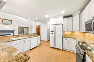 15685 Brojan Dr, Brookfield, WI 53122 - Photo 8