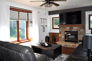 8501 W Cascade Oaks Ct, Franklin, WI 53132 - Photo 4