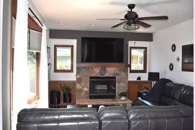 8501 W Cascade Oaks Ct, Franklin, WI 53132 - Photo 14