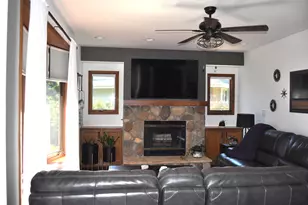 8501 W Cascade Oaks Ct, Franklin, WI 53132 - Photo 14