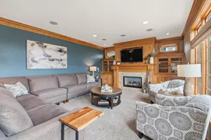 1267 Mary Hill Cir, Hartland, WI 53029 - Photo 10