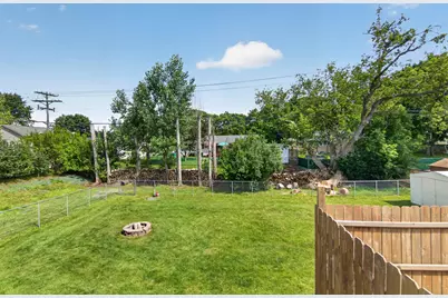 606 E Decorah Rd, West Bend, WI 53095 - Photo 32