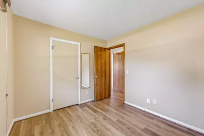 4921 S 123rd St, Greenfield, WI 53228 - Photo 18